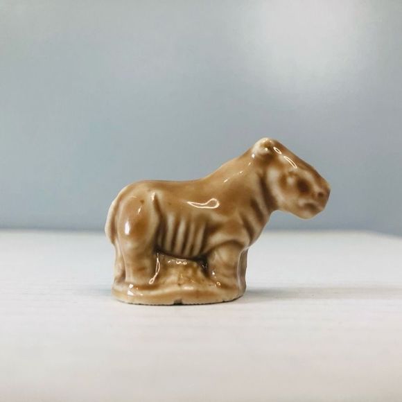 Wade of England Accents Wade Red Rose Tea England Animal Figurines